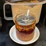 なぜ蕎麦にラー油を入れるのか。 - 揚げ玉、ラー油（ニンニクチップ入）