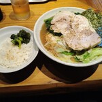 横浜家系ラーメン 満月家 - 