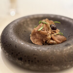 エディション・コウジ シモムラ - 蝦夷あわび ポルチーニ・芋のニョッキに加えて丹波の黒豆