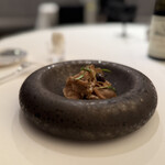 エディション・コウジ シモムラ - 蝦夷あわび ポルチーニ・芋のニョッキに加えて丹波の黒豆