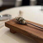 エディション・コウジ シモムラ - アミューズブーシュ2品目 スプーン ヤリイカ、鮑、キャビアのタルタル