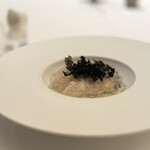 エディション・コウジ シモムラ - 牡蠣の冷製/海水と柑橘のジュレ／黒海苔 このお店のスペシャリテ