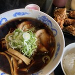 らーめん・炭火焼・おでん 麺蔵 - いつもこれ。衣がカリッとした熱々の唐揚げにレモン汁が最高に美味い。