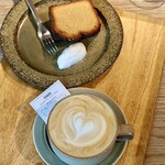 ヴァーヴ コーヒー ロースターズ - カフェラテホット＆塩バターパウンドケーキ