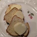 AIC秋津洲京都 清水別邸 - 私のチョイス　前菜２品目　ブリオッシュと柑橘入りバター