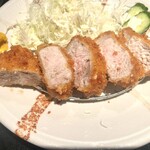 はったや - 紀州岩清水豚のとんかつは、分厚くてジューシーで食べ応え十分。