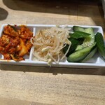 焼肉ホルモン 龍の巣 - おつまみセット（生キムチ、豆もやしナムル、やみつききゅうり）780円