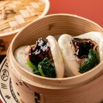 点心酒場サカホン - 大人気！「魯肉マン（ルーローマン）」