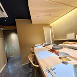 鮨 起承転結 - ピカピカのカウンター席！