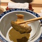 鮨 起承転結 - 肝ソースを潜らせて