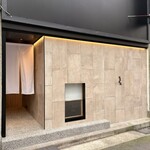 鮨 起承転結 - 照明も素敵な外観！