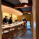 鮨 起承転結 - 奥からの店内の様子