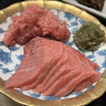 丸山海苔店 - 料理写真:ミナミマグロの中トロです。だって静岡で購入したんやもん。遠洋の基地だもんね\(//∇//)\