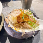 Ramen Break Beats - 表面がカリッと香ばしく、中はしっとりの美味しいチャーシューに鰹節とタレでご飯が美味いです