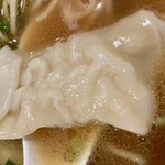 焼豚らーめん じゅんこ - しっかりと味わいのあるワンタン