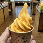 北海道うまいもの館 - 料理写真:北海道メロンソフト・カップ@¥400円