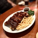 チェリーパブ白馬 - ベイビーバックリブ。甘い濃厚ソースかホロホロの肉に絡んで、病みつきになります。