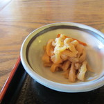 レストラン庄山 - 定食の小鉢は切干大根、ご飯との相性がばっちりなんでご飯は最初にこれでパクリ。
