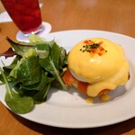 サラベス 品川店 - サーモンエッグベネディクト