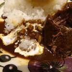 ピラミッド - ご褒美ビーフカレー