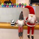 京氷菓 つらら - カウンター席の上に飾ってあった『ミャクミャク』のフィギュアやサンタクロースの人形～!!( ^o^)ﾉ