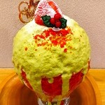 京氷菓 つらら - 中には、いちごレアチーズが入っており、ぷるんぷるんした食感が良いアクセントになっている～!! 最後は、溶けたシロップが絡みあい、甘いイチゴミルクのような味わいで最後まで美味しかった～!!( ^o^)ﾉ