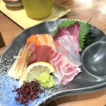 炉端とホルモンと串焼きとおでん とっとっと - 