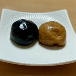 饅頭総本山 源楽 - 胡麻饅頭／黒糖饅頭