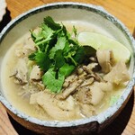 黒羊羊肉串店 BLACK SHEEP - ラムハチノスとレモングラス雲南民族風煮込み