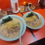 ニューラーメンショップ オリジン - ネギチャーシュー麺、中と小