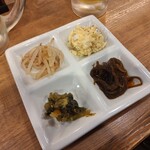 あづま屋 - セットのおつまみ