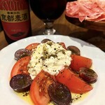 まちノ麦酒パーラー - 果実とトマトのモッツァレラクリームカプレーゼ