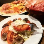 まちノ麦酒パーラー - 果実とトマトのモッツァレラクリームカプレーゼ