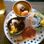 いな穂 - 前菜3種、白魚、生湯葉じゅん菜合え、大根モロ味噌合え