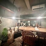 ELEPHANT FACTORY COFFEE - 内観 テーブル席