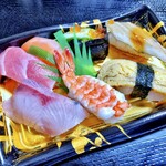 愛菜 武庫之荘店 - 愛菜のにぎり寿司7貫(まぐろ、サーモン、いくら、煮穴子、ぶり、えび、玉子焼)