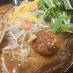 ラーメン 戸みら伊 - 濃厚海老味噌玉に纏う海老海老海老