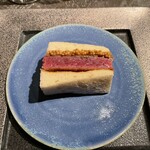 焼肉 思食 - 牛カツサンド:カツもパンも柔らかさを追求したという◯
