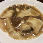 趙楊 - キノコと筍燻製の煮込み