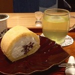 和カフェ Tsumugi - 堂島あずきロール日本茶セット