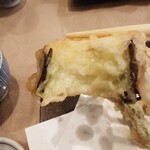 天ぷら ひろみ - 茄子ねみずみずしさとサックリがたまりません、火傷に注意！