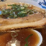 壱番館 - チャーシューはバラ肉で炙りが入っています