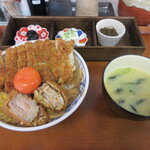 とり安食堂 - 【美断面おいも豚かつ丼　１４００円】