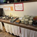 ビャンビャン麺 火鍋 成都 - 薬味と白米のコーナー（デザートは見逃した）