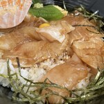 波真夕 - ヒラメのヅケ丼
山葵/紫蘇/鶉の卵/白胡麻/刻み海苔
