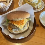 コメダ珈琲店 - お月見フルムーンバーガー