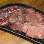 焼肉 ちゃんぷ - 極上タン、塩タン