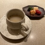 Mitsu8 - テールスープ、キムチ盛り合わせ