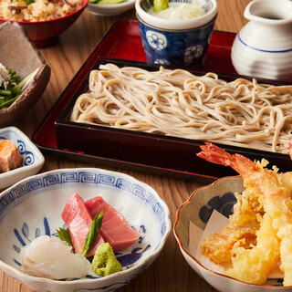 お昼の御膳【十割蕎麦コース】を是非ご堪能ください。