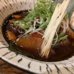 鮪匠 - 尾肉と大根の煮付、黒糖が懐かしさを添える